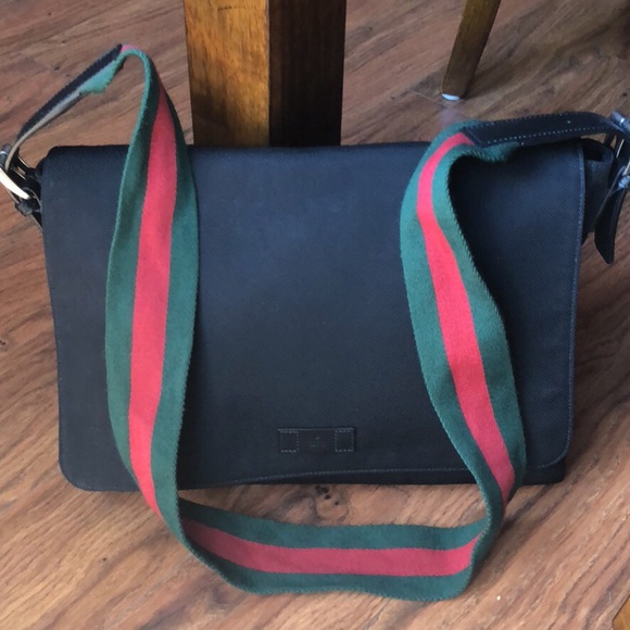 Gucci Other - Gucci Messenger bag